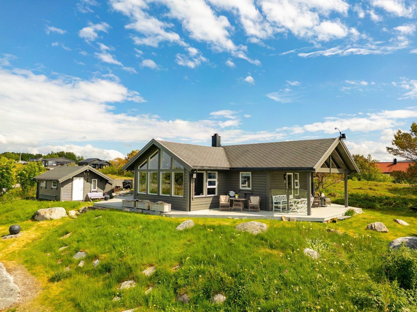 Hytta ble oppført i 2006 og er i meget god og velholdt forfatning. 