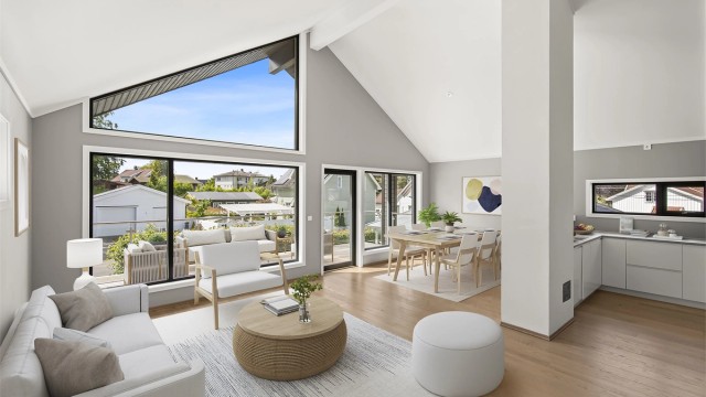 Leiligheten har en god takhøyde i stue og på kjøkken, samt en stor vindusflate som sørger for godt med lysinnslipp og fin utsikt.