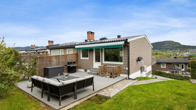 Lekkert, innholdsrikt enderekkehus med gode kvaliteter og barnevennlig beliggenhet. Foto: Zovenfra AS