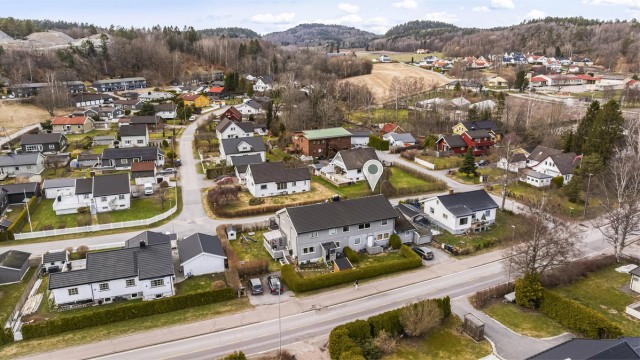 Bare 200 meter unna finner du Unneberg barneskole, og Breidablikk ungdomsskole er kun en kort sykkeltur unna, 3 km unna.