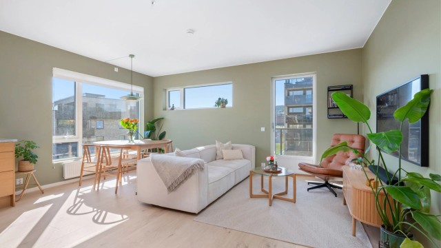 Velkommen til Bonesvegen 2 - og denne moderne 3-romsleiligheten beliggende i et sentralt og rolig boligområde på Brundalen i Strindalia!