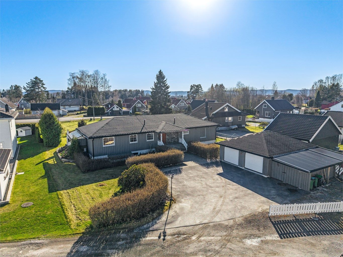 Velkommen til Hølandsveien 164! En innholdsrik enebolig med en praktisk planløsning.