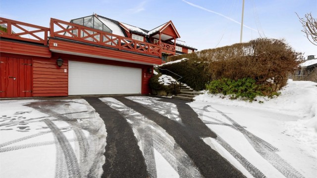 Parkering i dobbelgarasje og på egen tomt