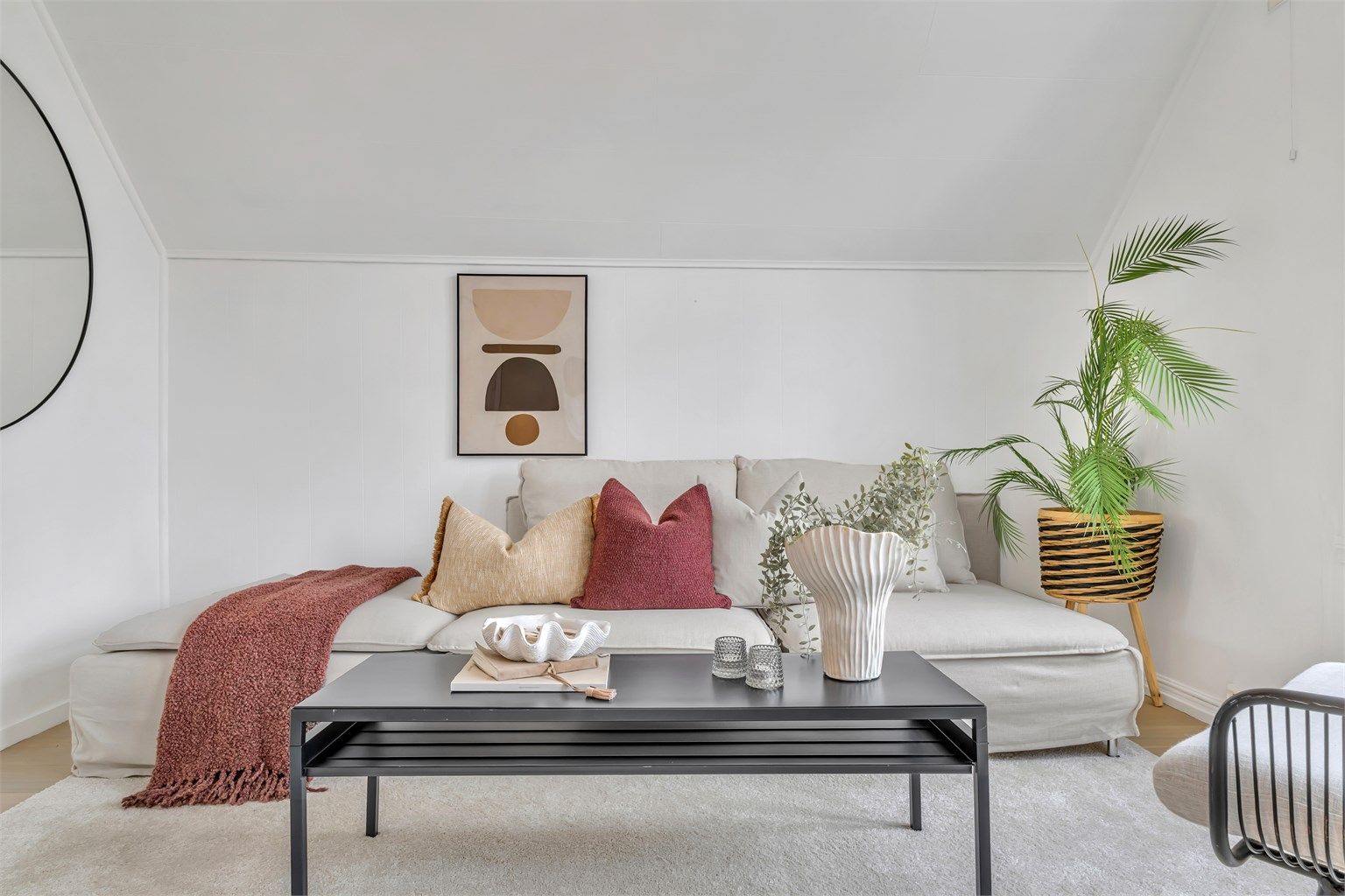 God plass til sofa og annet møblement.