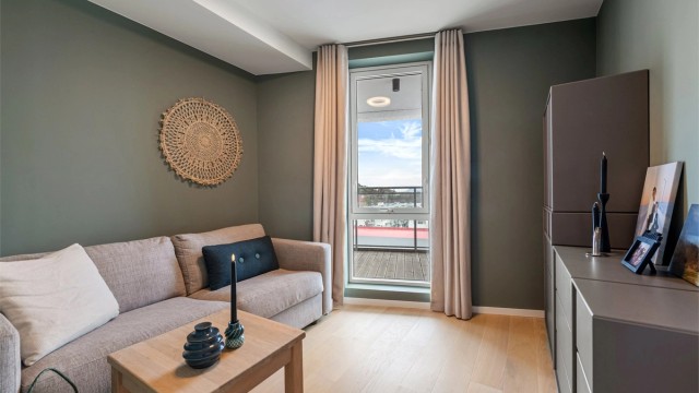 Soverom nr. 2 benyttes som stue i dag og har østvendt orientering