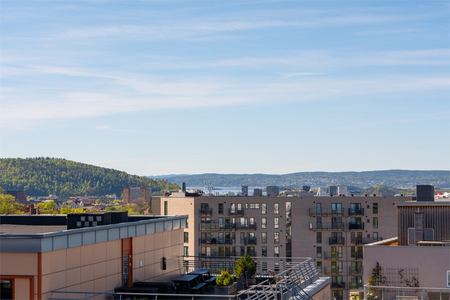 Utsikt fra felles takterrasse.