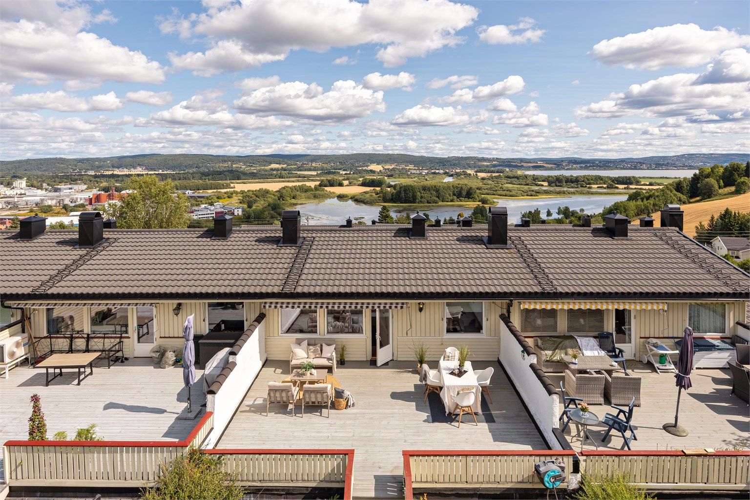 Eiendomsmegler Krogsveen v/Gisle Spidsberg ønsker velkommen til Blomstervegen 27C! 
Foto: Svein Michaelsen