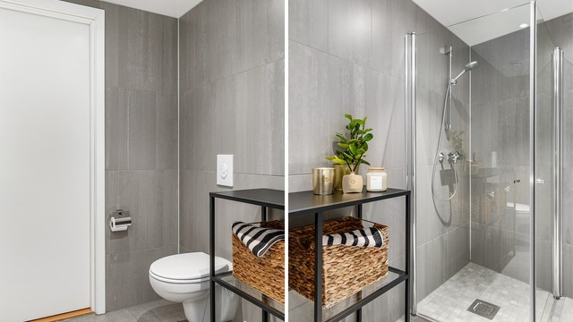 Fliser i grå nyanser på gulv og vegger gir badet helhet. Himlingens innfelte spotter kan dimmes.