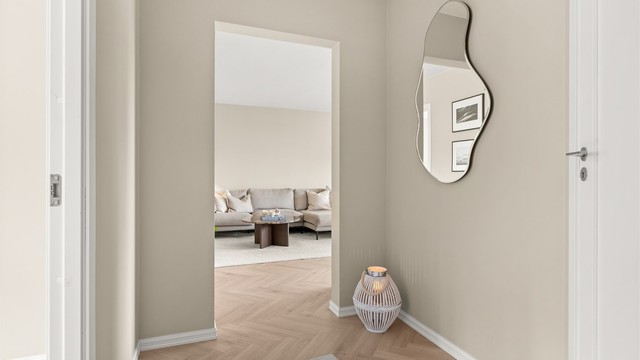 Gangen tar deg videre ut til stuen/spisestuen