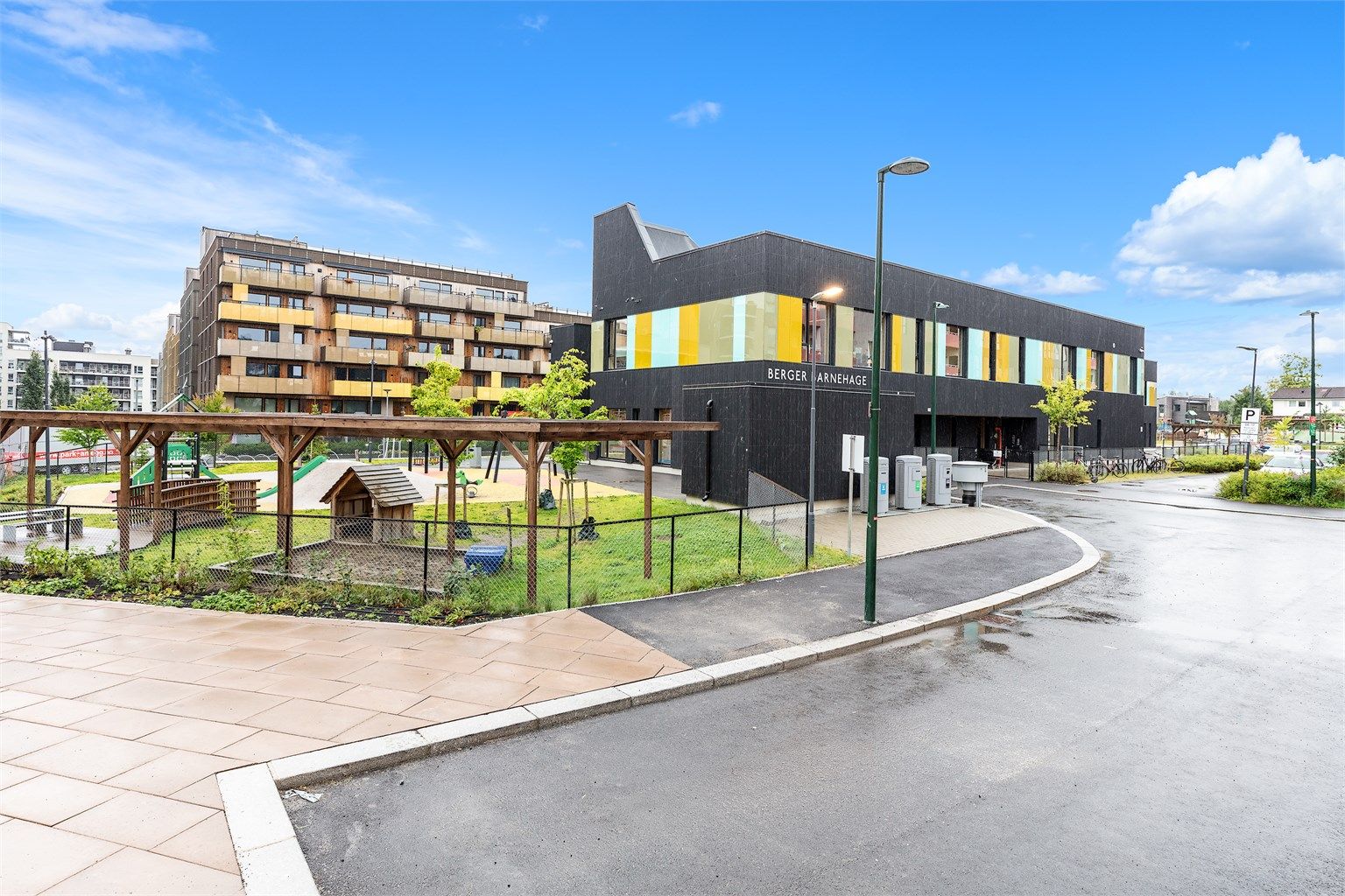 Kort gangavstand til flere barnehager, inkludert Berger barnehage som ligger rett i nærheten.