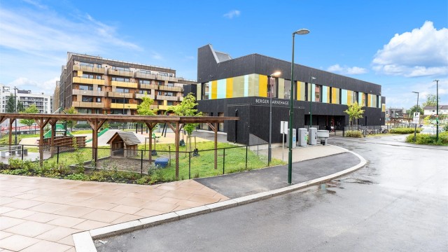 Kort gangavstand til flere barnehager, inkludert Berger barnehage som ligger rett i nærheten.