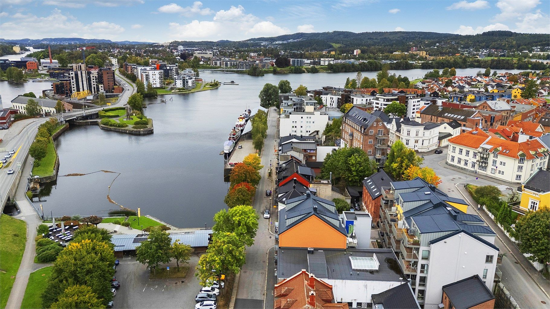 Sentral beliggenhet på Hjellen. Kort vei til alt av sentrumsfasiliteter. 