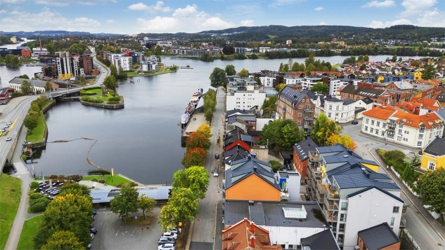 Sentral beliggenhet på Hjellen. Kort vei til alt av sentrumsfasiliteter.