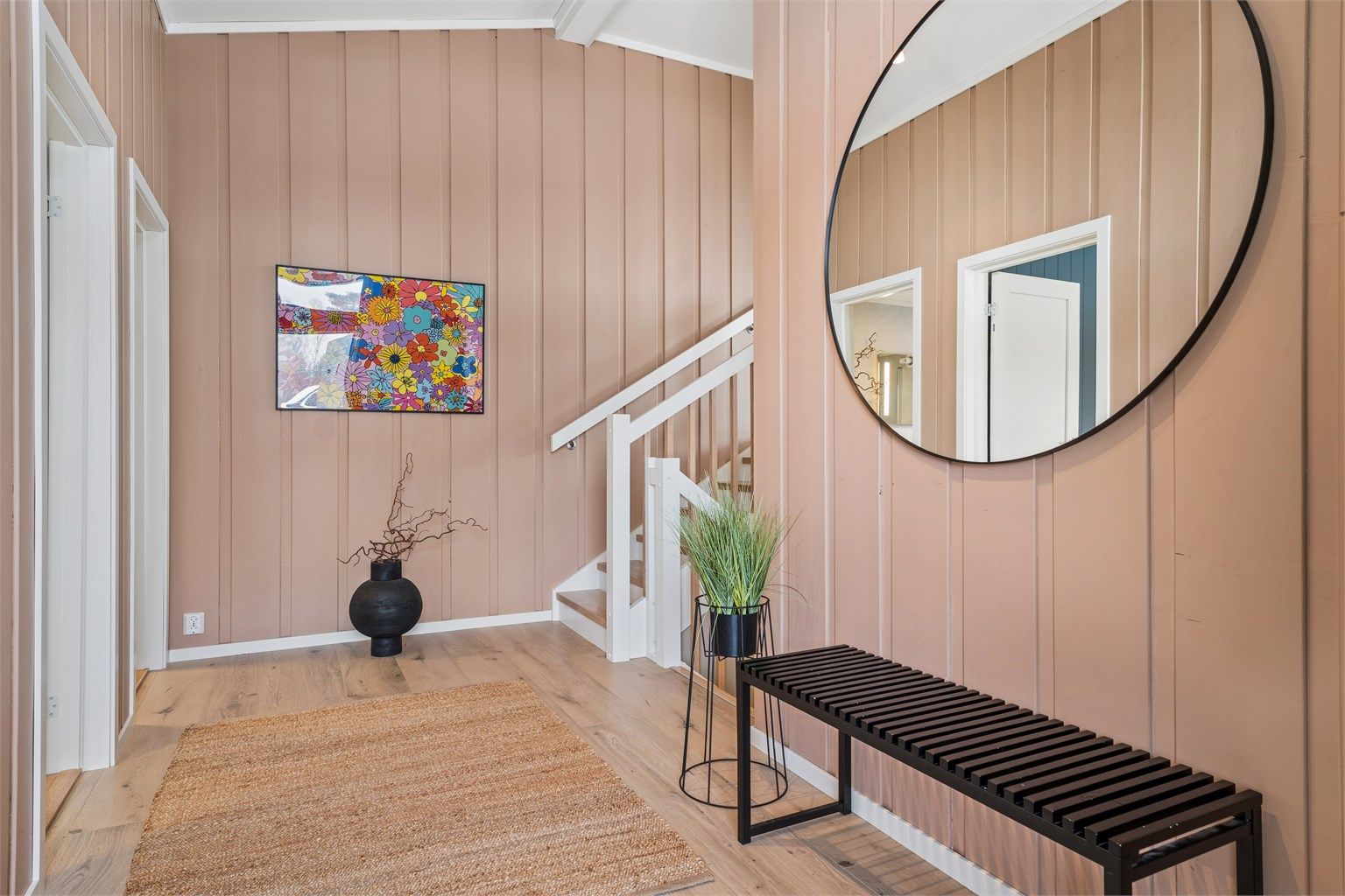 Entréen tar deg i mot med sin svært generøse takhøyde.