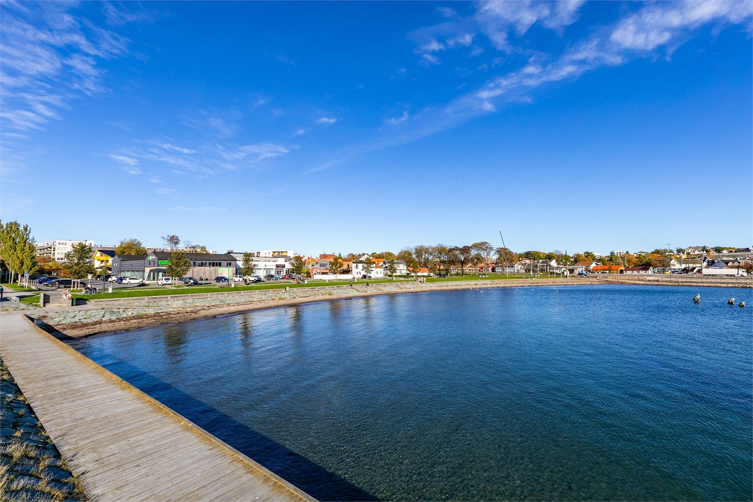 Fra Glassverket er det slippers-avstand til et knippe av Jeløys fineste sandstrender.