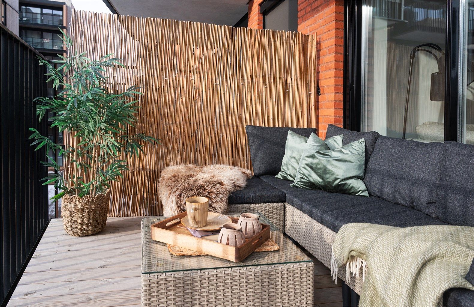 På balkongen er det installert utvendig lys og stikkontakt. 