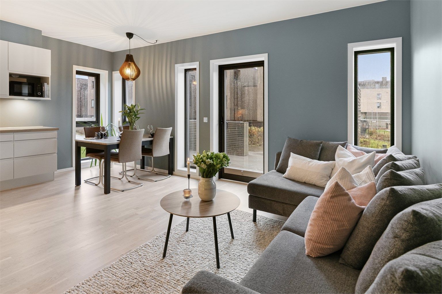 Velkommen til Kvernsteinkroken 29!
Leiligheten er fra 2022 og holder en gjennomgående god og moderne standard.