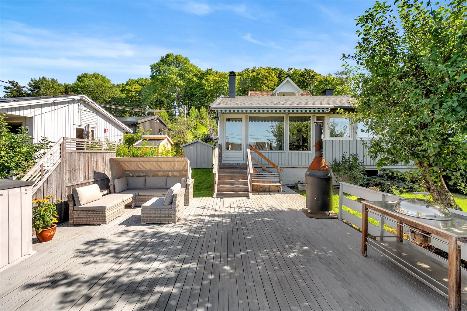 Solrik uteplass med lite innsyn.