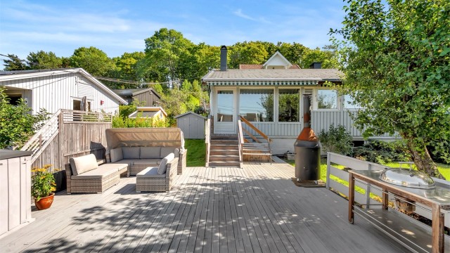 Solrik uteplass med lite innsyn.