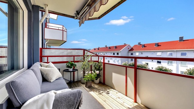 Velkommen til Vestbygata 8C! Lys og gjennomgående 2-romsleilighet i tredje etasje, med fantastiske solforhold.