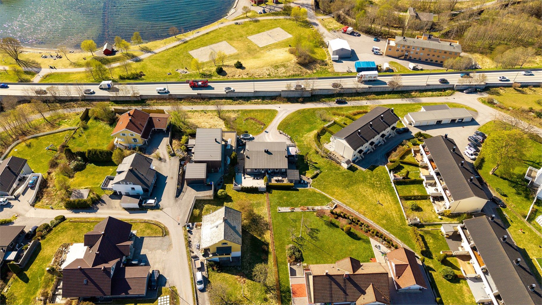 Dronebilde av nærområdet tatt fra fugleperspektiv