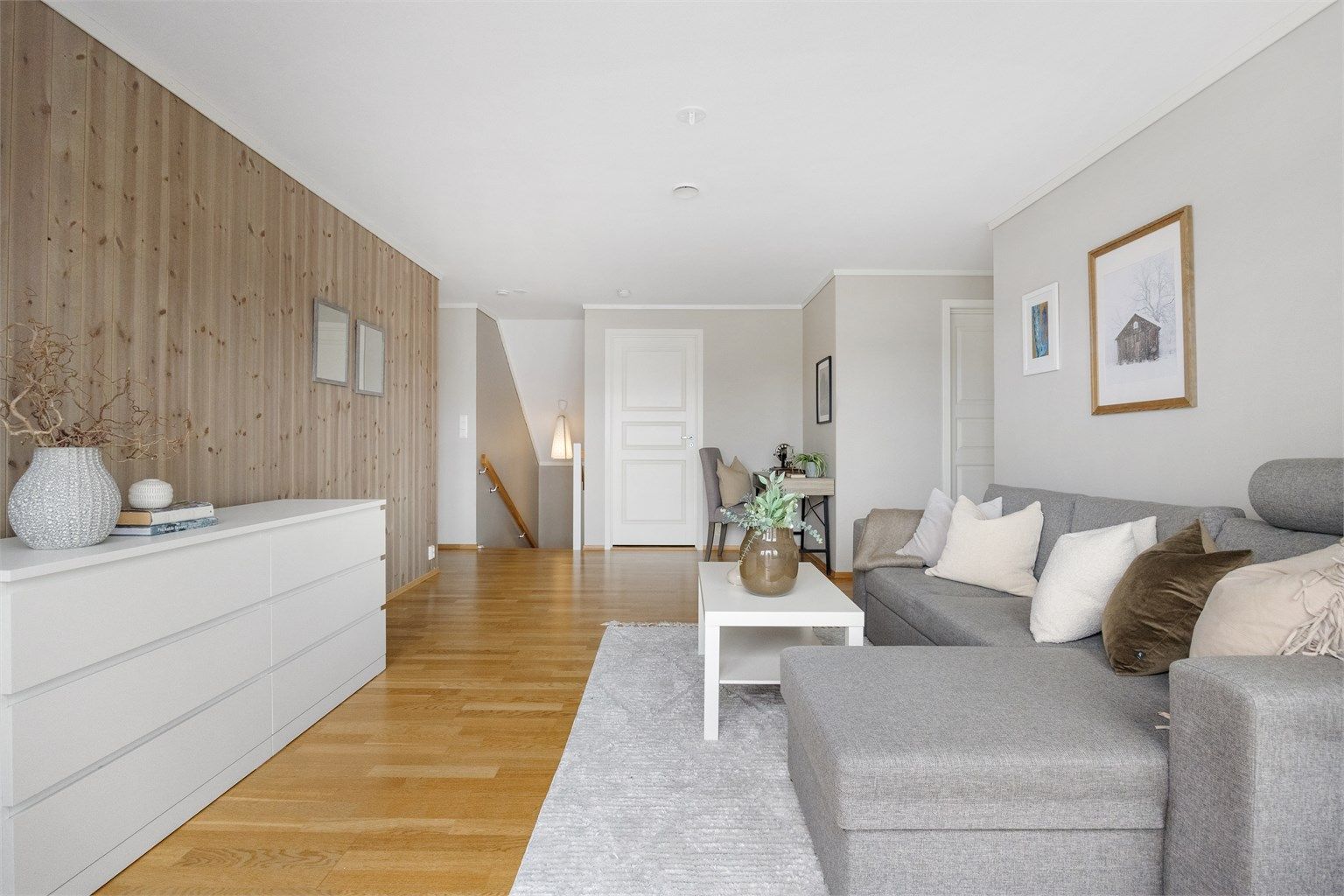Denne etasjen inneholder loftstue, 3 soverom, bad og bod.