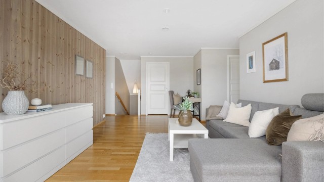 Denne etasjen inneholder loftstue, 3 soverom, bad og bod.