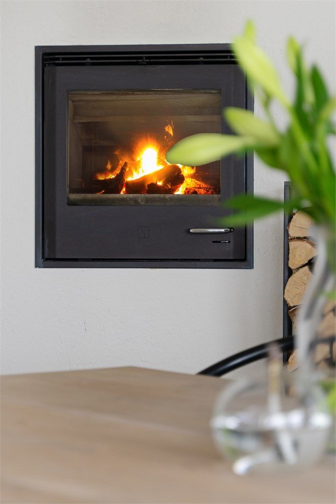 Vedovn og varmepumpe i stue.