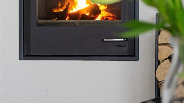 Vedovn og varmepumpe i stue.