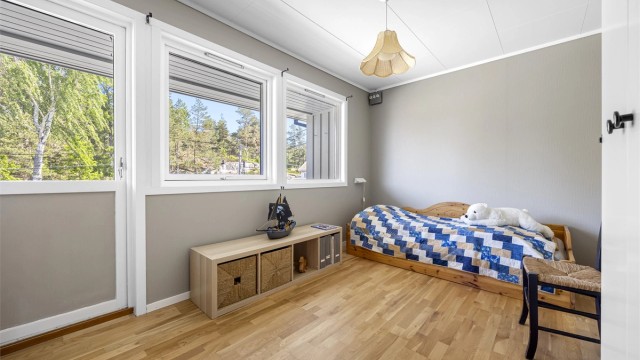 Det andre soverommet i etasjen har direkte utgang til en overbygd veranda på 14 m².