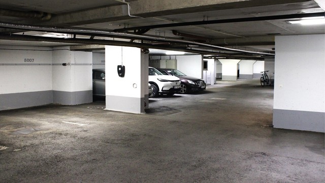 Parkeringsplass (5007) med lader medfølger.
