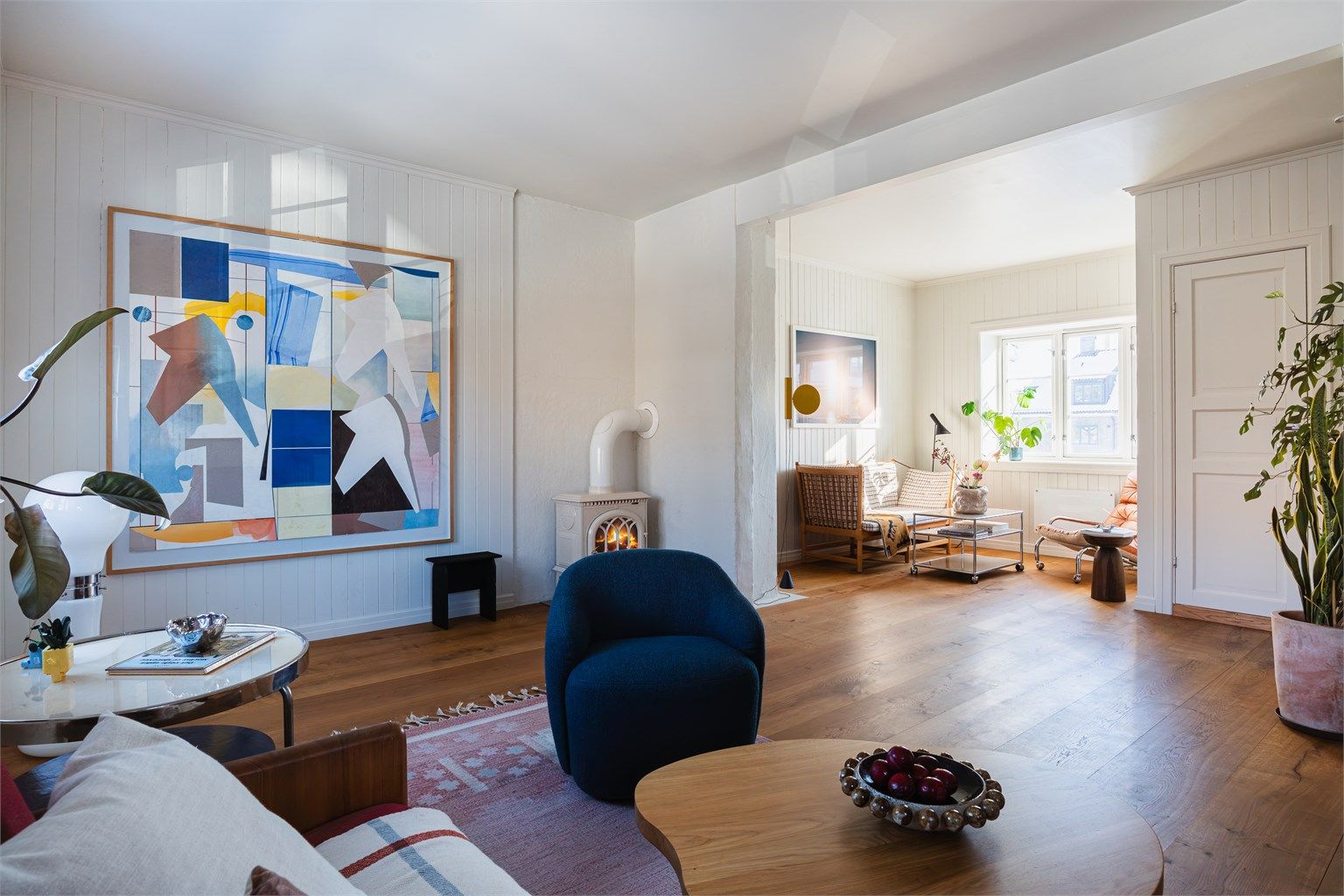 Også her er det en herlig peisovn som gir ekstra varme og hygge.