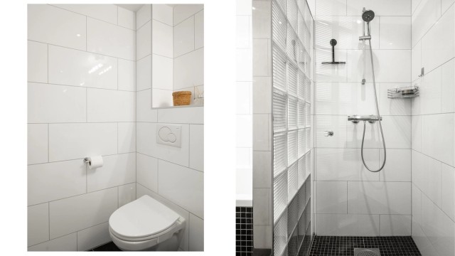 Badet har vegghengt toalett og flislagte overflater.