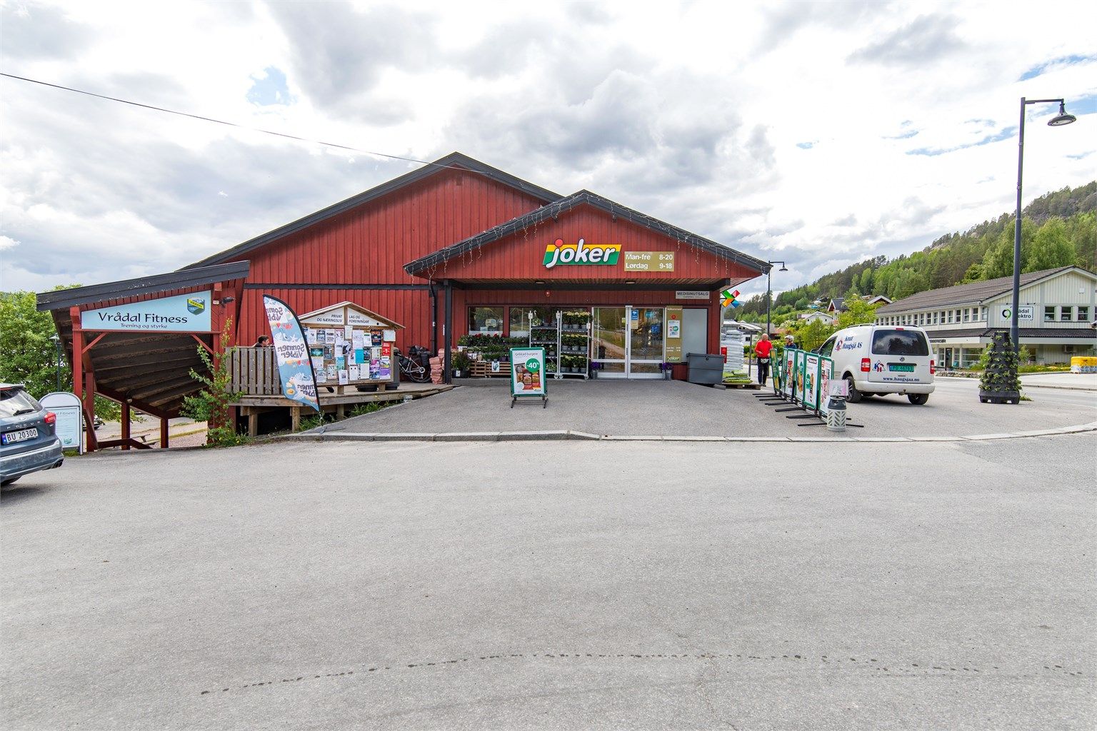 I sentrum av Vrådal har du blant annet dagligvarebutikken, Joker.