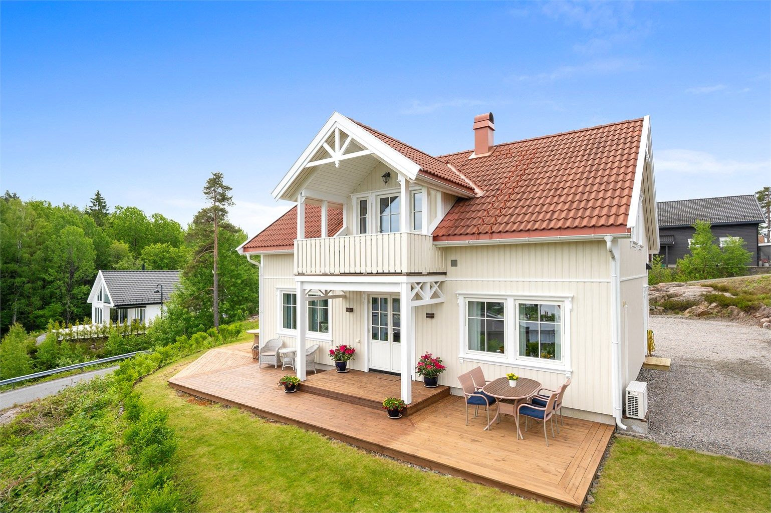 Flott enebolig på romslig tomt i barnevennlig omgivelser på Glastadheia