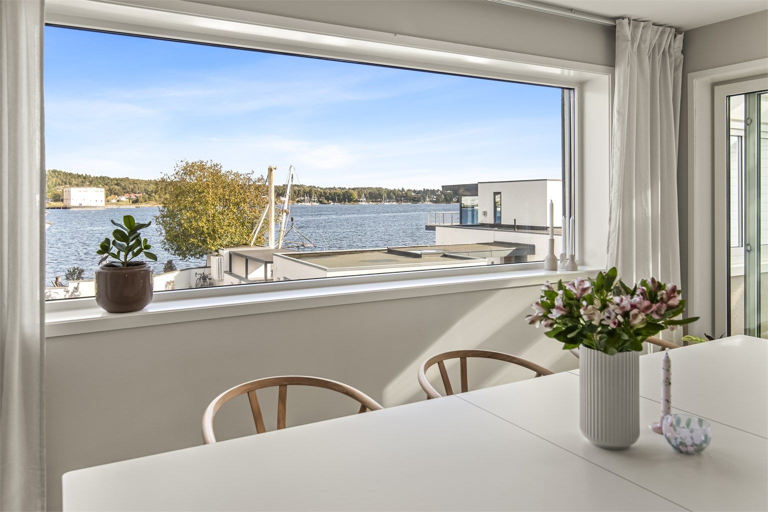 Fantastisk utsikt og nærhet til sjøen