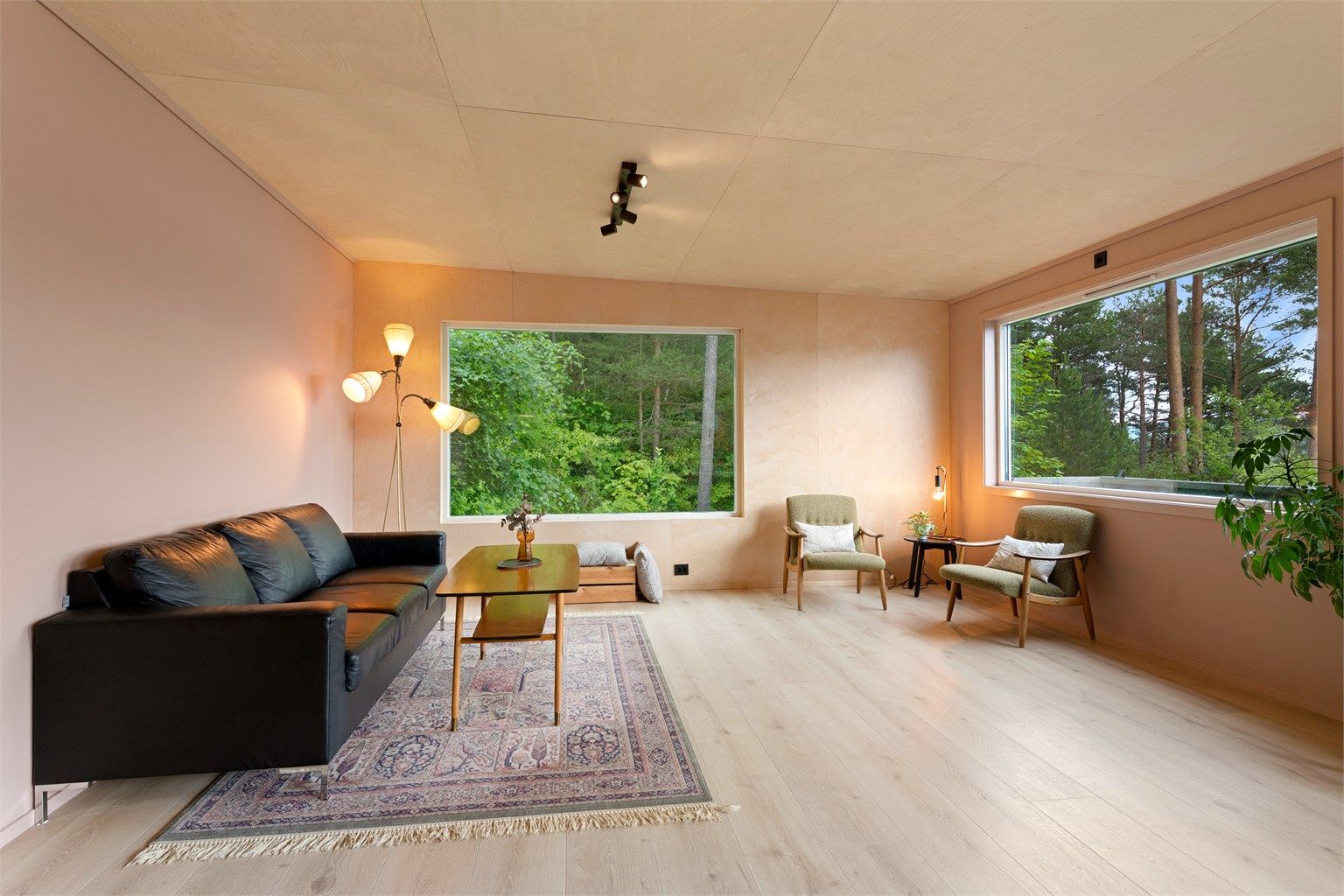 Deler av stuen mot øst