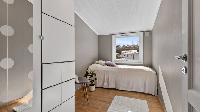 De to andre soverommene passer godt som barnerom, gjesterom eller kontor.