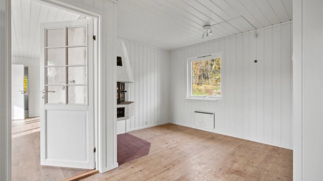 God plass til spisegruppe på kjøkkenet.