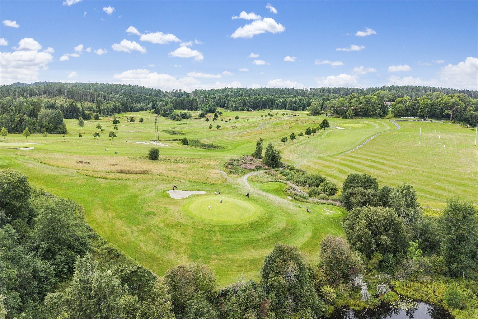 For den golfinteresserte er det kort vei til golfbane i nærområdet.