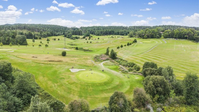 For den golfinteresserte er det kort vei til golfbane i nærområdet.