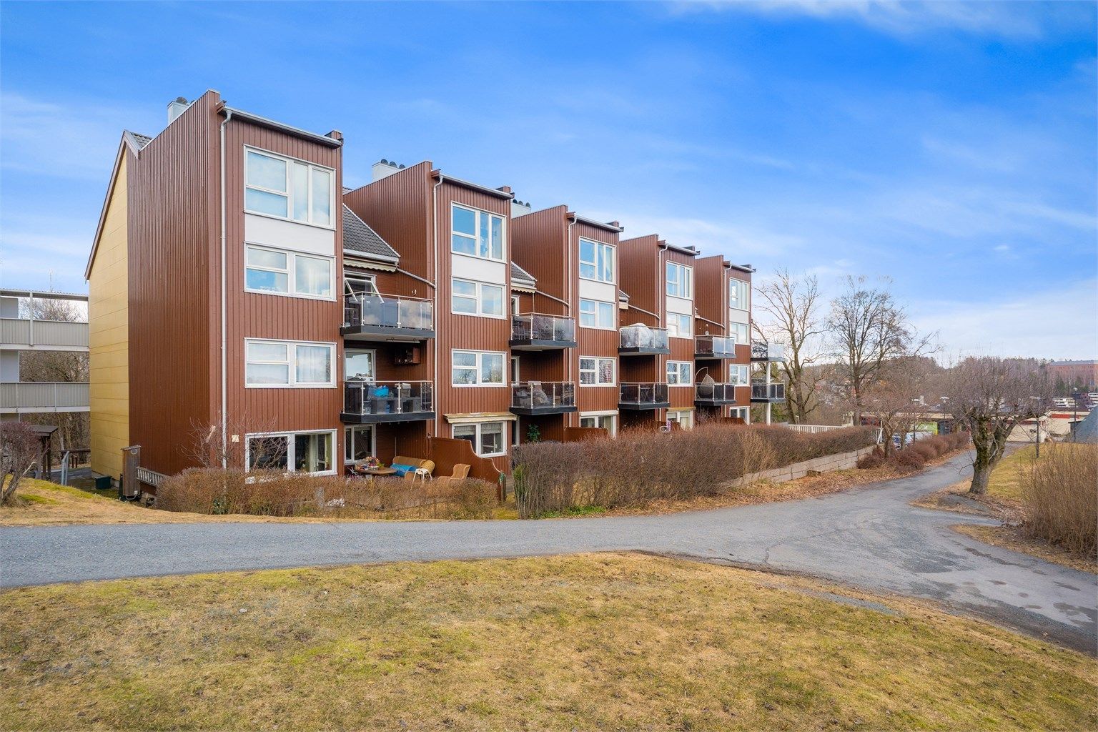 Her bor dere i flotte omgivelser med marka som nærmeste nabo og nærhet til barnehager, skoler, buss og butikker