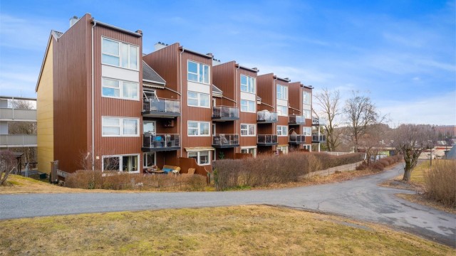 Her bor dere i flotte omgivelser med marka som nærmeste nabo og nærhet til barnehager, skoler, buss og butikker