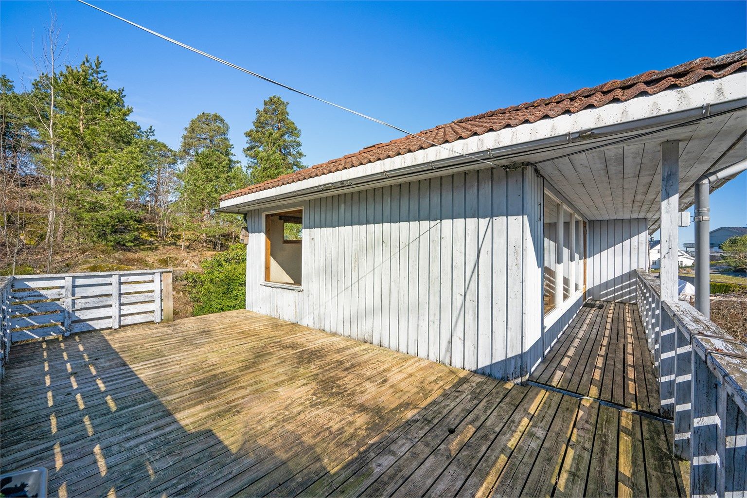 Terrassen og balkongen utgjør til sammen et uteareal på 30 m², med god plass for utemøbler.