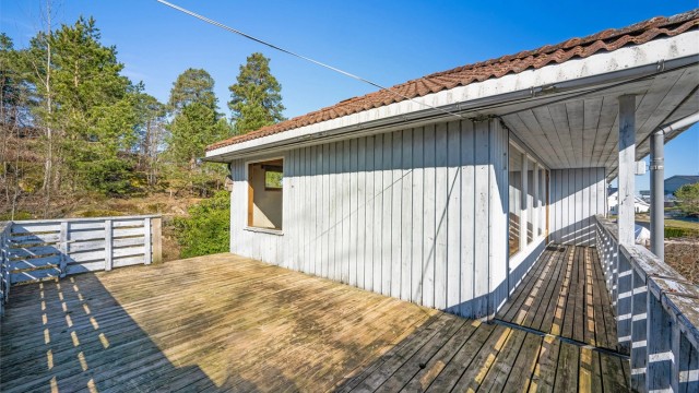 Terrassen og balkongen utgjør til sammen et uteareal på 30 m², med god plass for utemøbler.