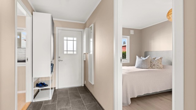 Soveromsavdelingen er praktisk adskilt fra øvrige oppholdsrom.