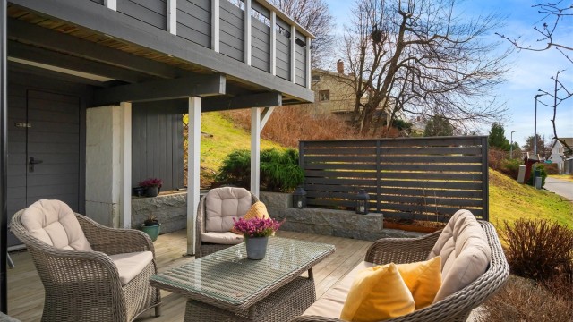 Boligen kan by på flotte uteområder med markterrasse i underetasjen og balkong i 1. etasje