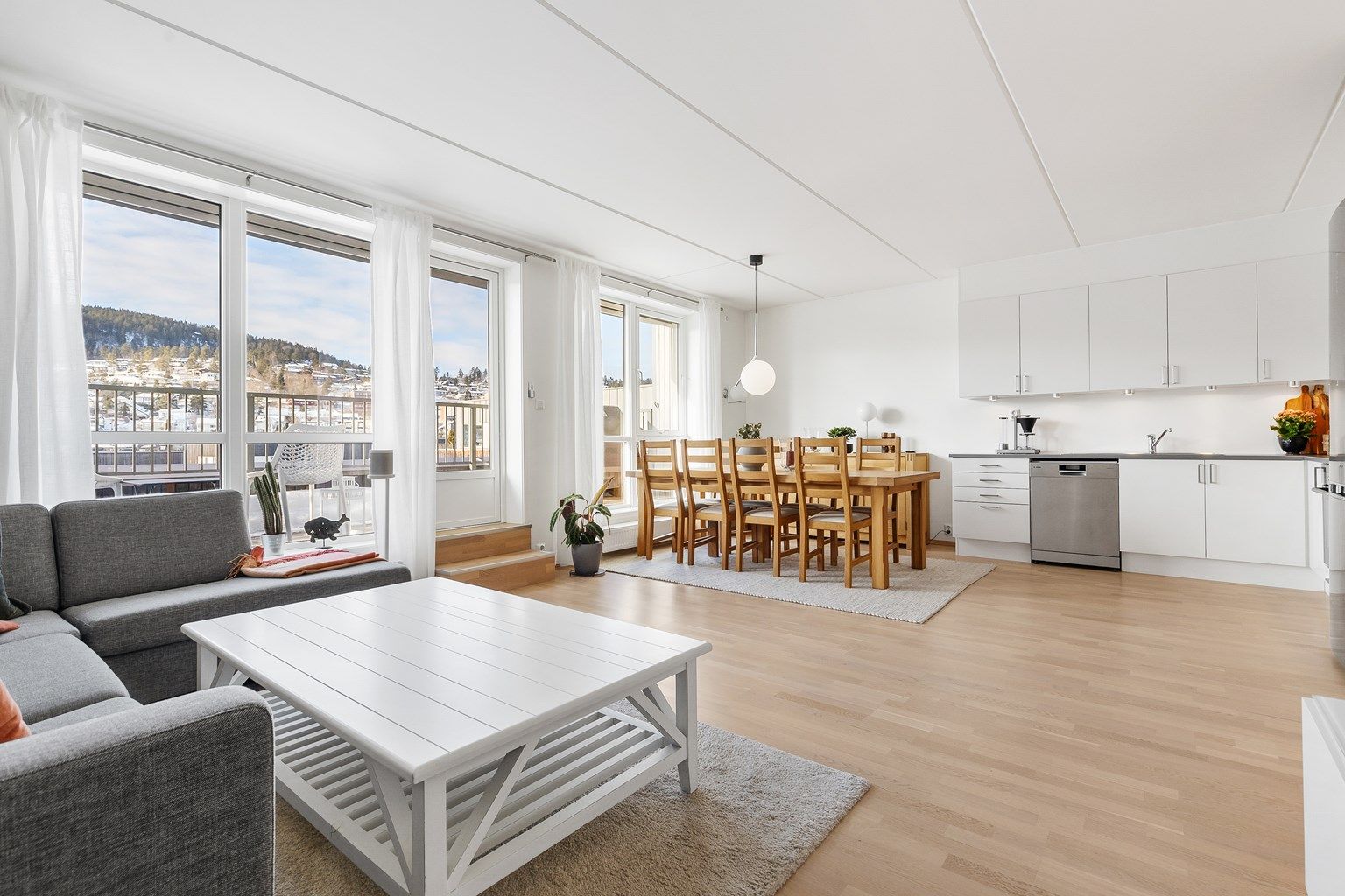 Velkommen til Bondistranda 25, presentert av Truls E. Holm i Krogsveen.