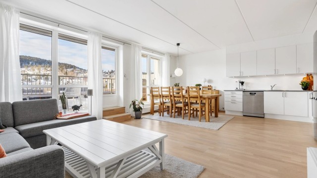 Velkommen til Bondistranda 25, presentert av Truls E. Holm i Krogsveen.