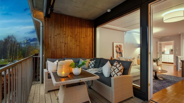 Dette er en gjennomgående 3-roms endeleilighet på 85 kvm i moderne bygg fra 2016